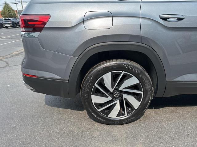 Photo of 2024 Gray Volkswagen Atlas