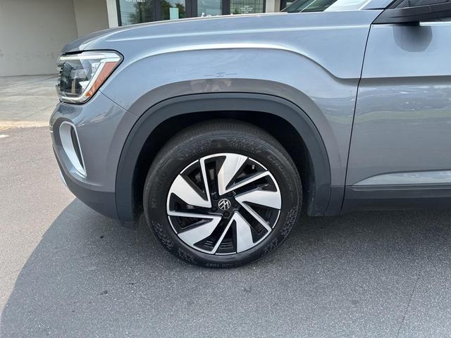 Photo of 2024 Gray Volkswagen Atlas