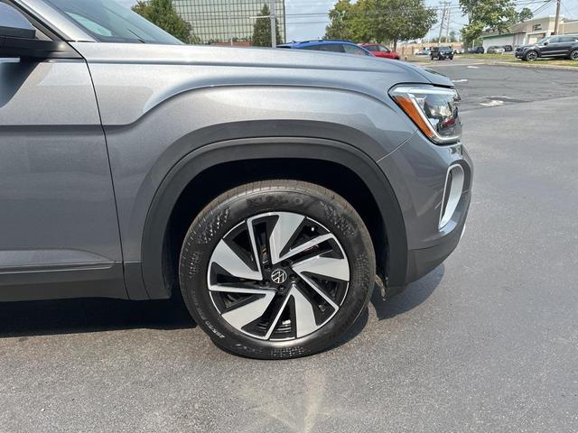Photo of 2024 Gray Volkswagen Atlas