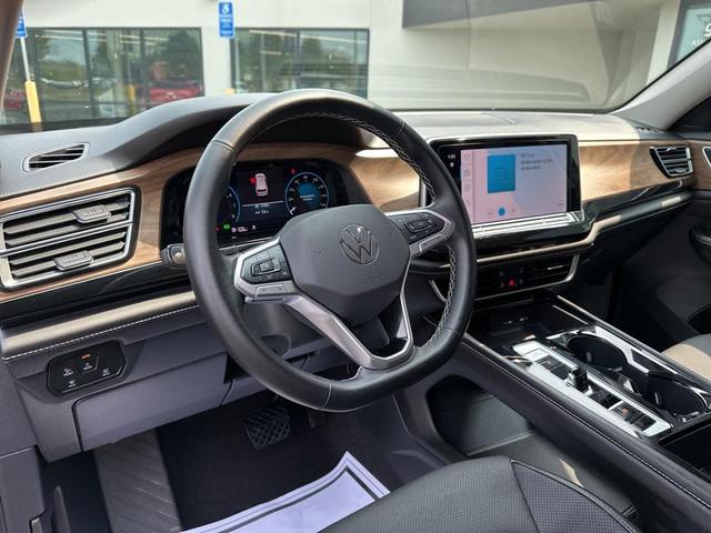 Photo of 2024 Gray Volkswagen Atlas