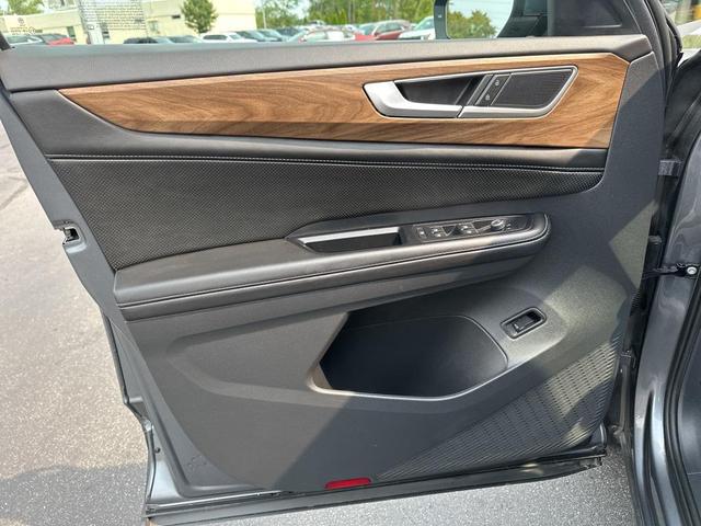 Photo of 2024 Gray Volkswagen Atlas