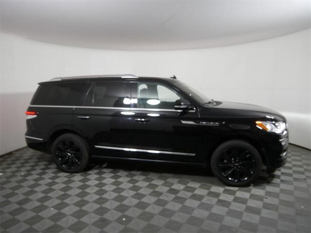 Photo of 2022 Black Lincoln Navigator