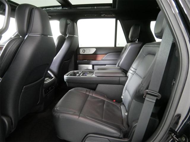 Photo of 2022 Black Lincoln Navigator