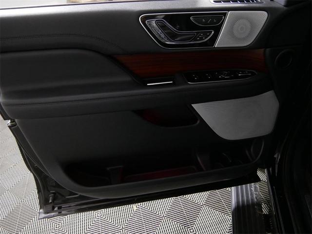 Photo of 2022 Black Lincoln Navigator