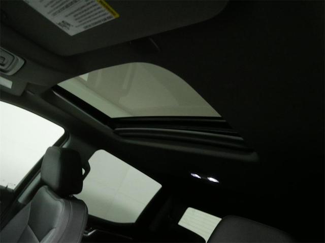 Photo of 2025 Summit White GMC Sierra 1500