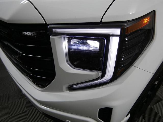 Photo of 2025 Summit White GMC Sierra 1500