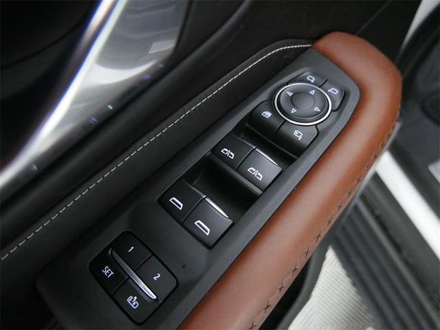 Photo of 2023 White Frost Tri-Coat GMC Yukon XL