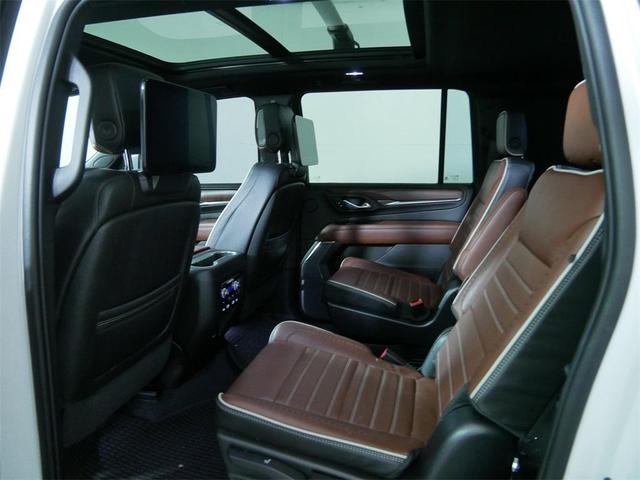 Photo of 2023 White Frost Tri-Coat GMC Yukon XL