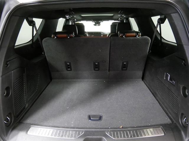 Photo of 2023 White Frost Tri-Coat GMC Yukon XL