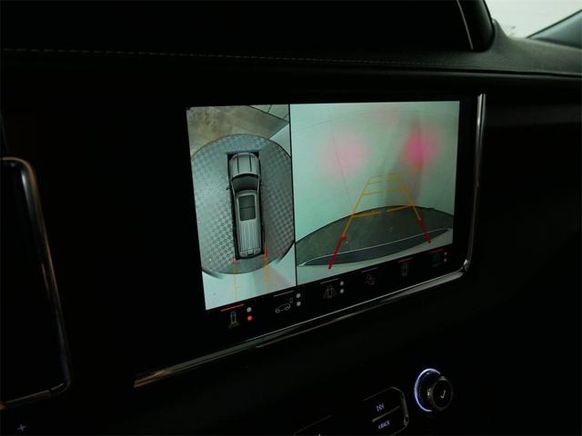 Photo of 2023 White Frost Tri-Coat GMC Yukon XL