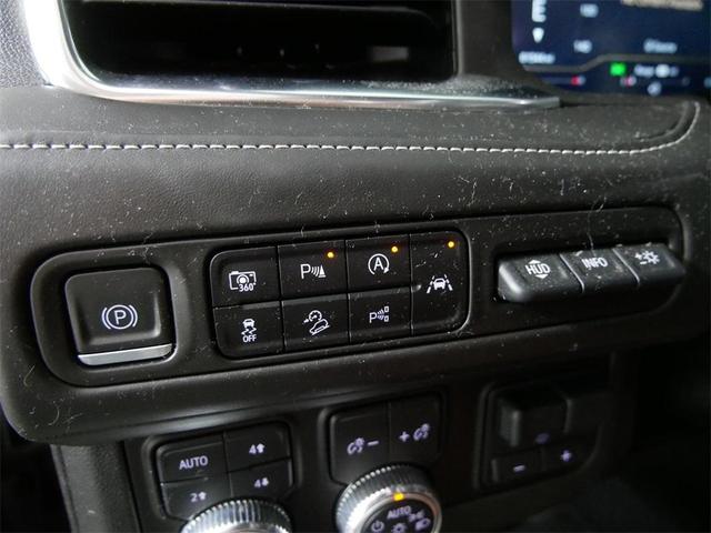 Photo of 2023 White Frost Tri-Coat GMC Yukon XL