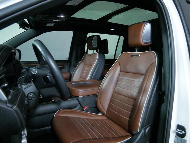 Photo of 2023 White Frost Tri-Coat GMC Yukon XL