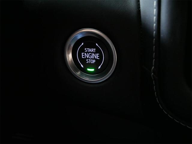 Photo of 2023 White Frost Tri-Coat GMC Yukon XL