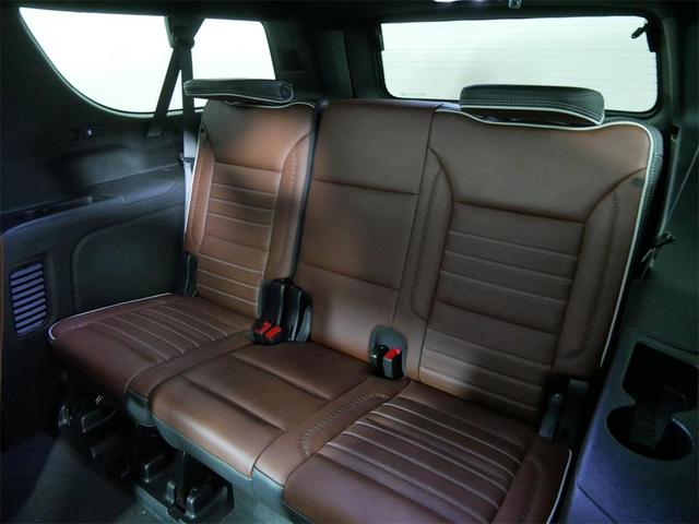 Photo of 2023 White Frost Tri-Coat GMC Yukon XL