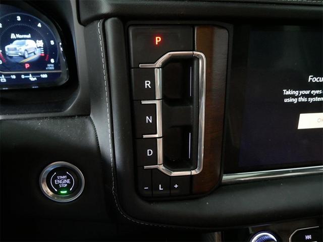 Photo of 2023 White Frost Tri-Coat GMC Yukon XL