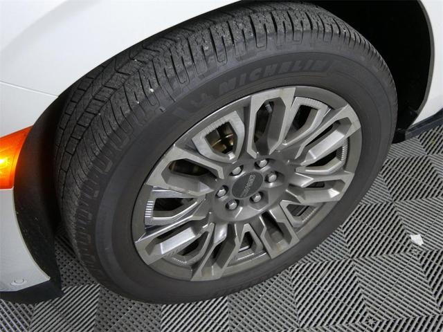 Photo of 2023 White Frost Tri-Coat GMC Yukon XL