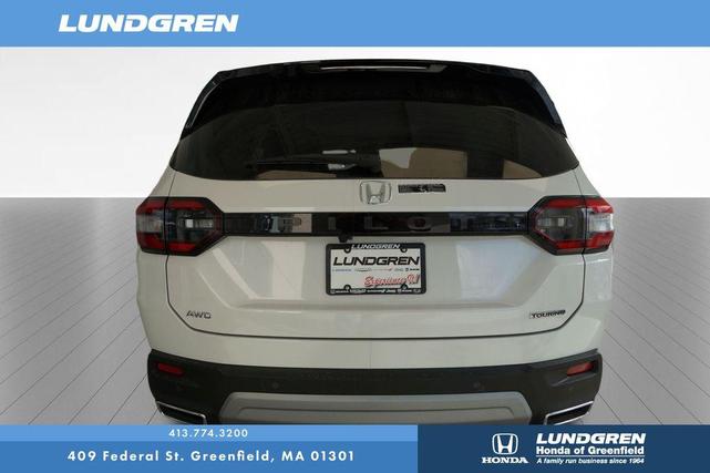 Photo of 2025 White Honda Pilot