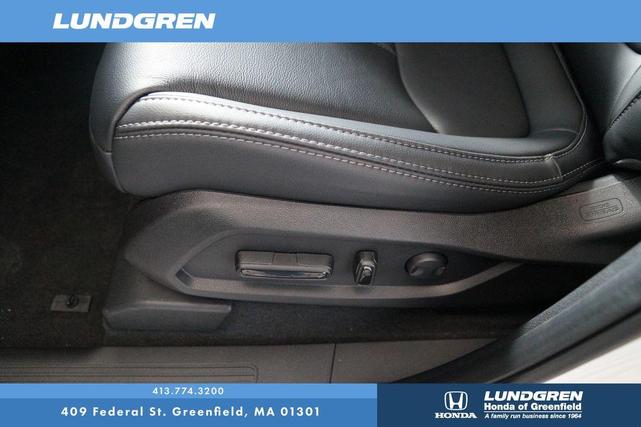 Photo of 2025 White Honda Pilot