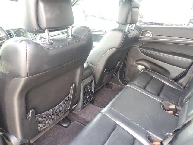 Photo of 2017 Granite Crystal Metallic Clearcoat Jeep Grand Cherokee