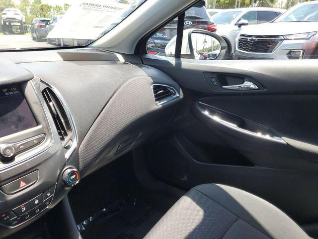 Photo of 2019 Summit White Chevrolet Cruze