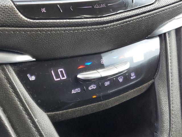 Photo of 2019 Stellar Black Metallic Cadillac XT5