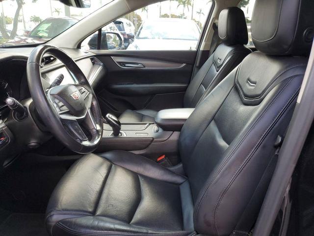 Photo of 2019 Stellar Black Metallic Cadillac XT5