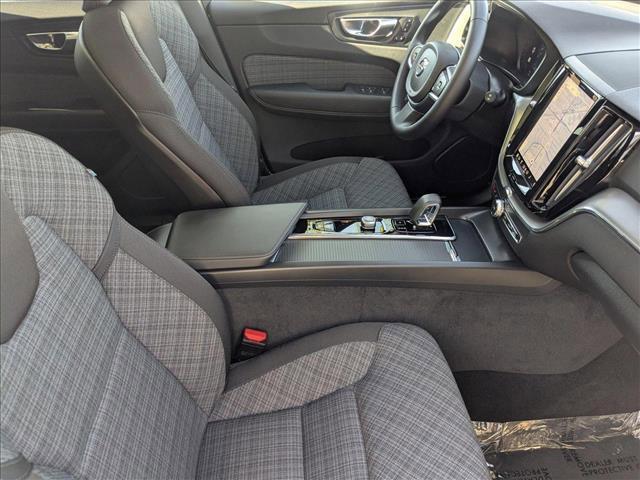 Photo of 2025 Bright Dusk Metallic Volvo XC60