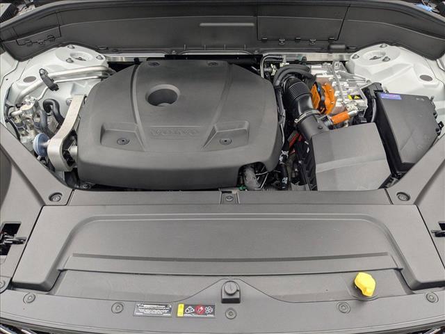 Photo of 2025 Crystal White Meta Volvo XC90 Plug-In Hybrid
