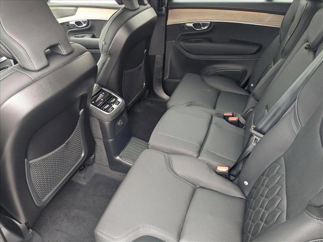 Photo of 2025 Crystal White Meta Volvo XC90 Plug-In Hybrid