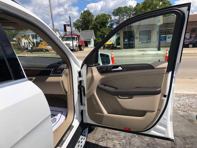 Photo of 2016 White Mercedes-Benz GL-Class