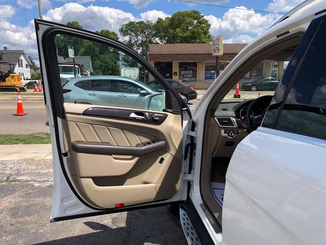 Photo of 2016 White Mercedes-Benz GL-Class