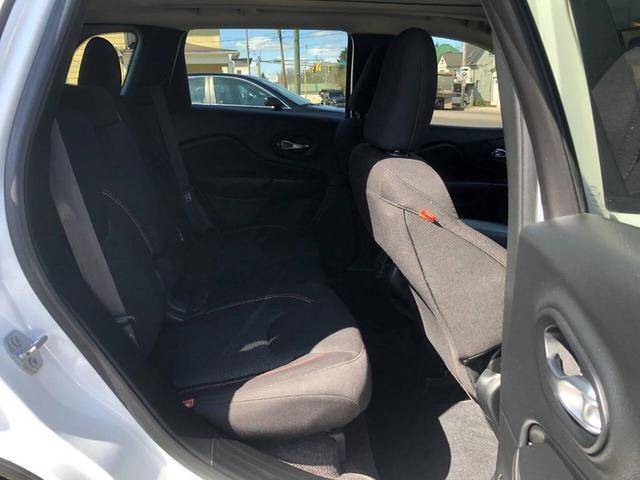 Photo of 2017 White Jeep Cherokee