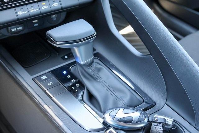 Photo of 2025 White Hyundai ELANTRA