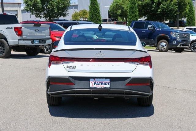 Photo of 2025 White Hyundai ELANTRA