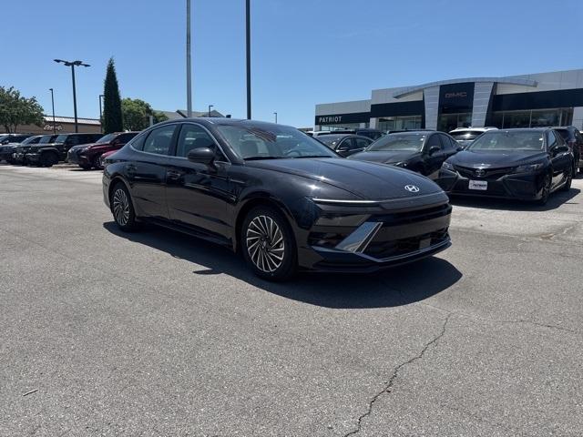 Photo of 2025 Carbon Blue Hyundai SONATA Hybrid