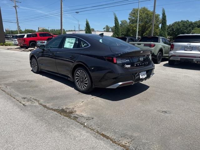 Photo of 2025 Carbon Blue Hyundai SONATA Hybrid