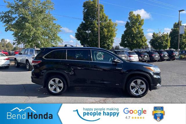 Photo of 2016 Midnight Black Metallic Toyota Highlander Hybrid