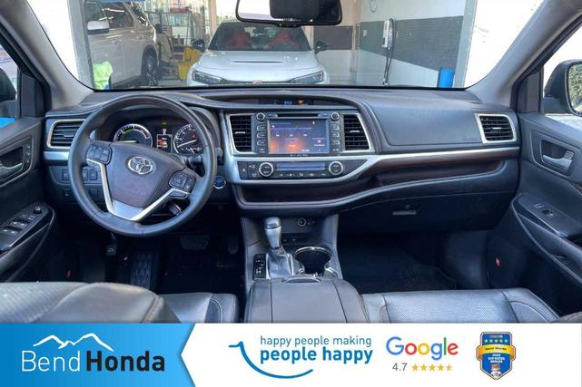 Photo of 2016 Midnight Black Metallic Toyota Highlander Hybrid