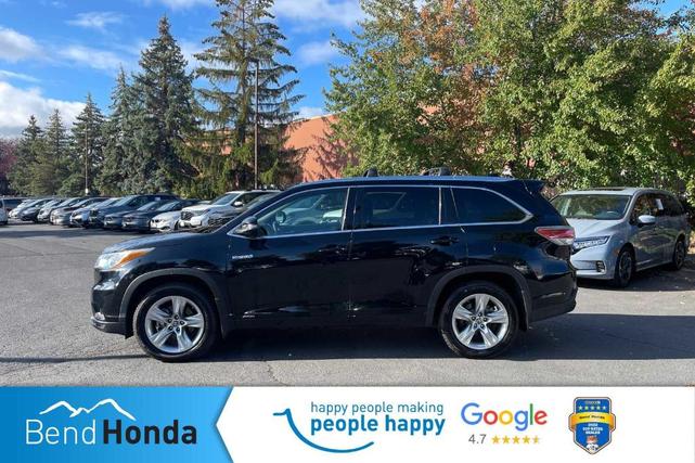 Photo of 2016 Midnight Black Metallic Toyota Highlander Hybrid