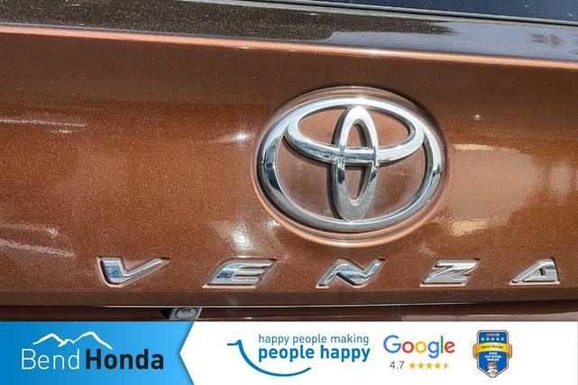 Photo of 2010 Sunset Bronze Mica Toyota Venza