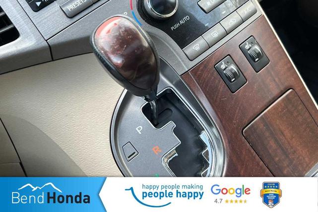 Photo of 2010 Sunset Bronze Mica Toyota Venza