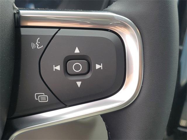 Photo of 2025 Volvo XC40