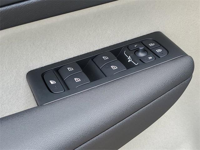 Photo of 2025 Volvo XC40
