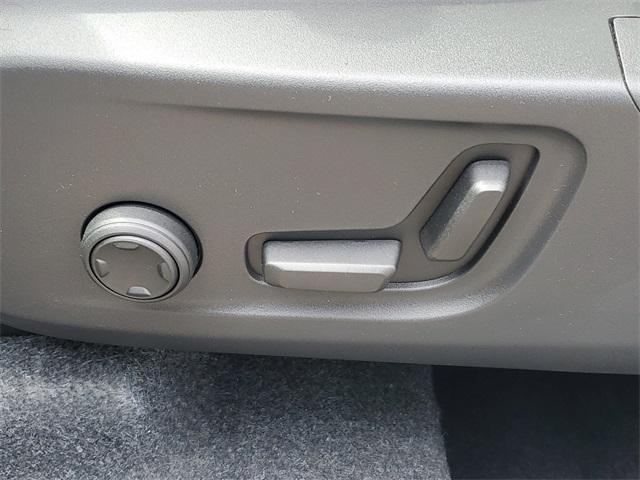 Photo of 2025 Volvo XC40