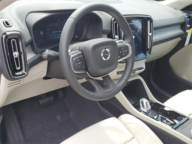 Photo of 2025 Volvo XC40