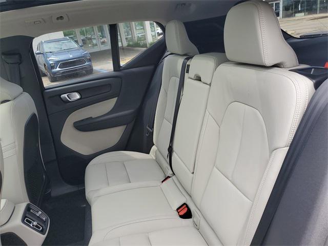 Photo of 2025 Volvo XC40