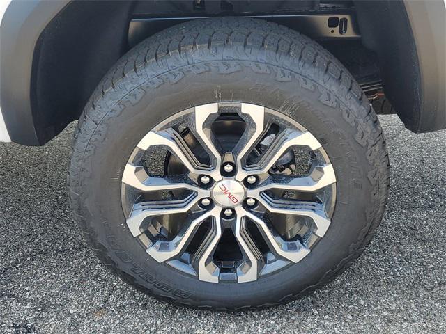 Photo of 2025 Summit White GMC Canyon