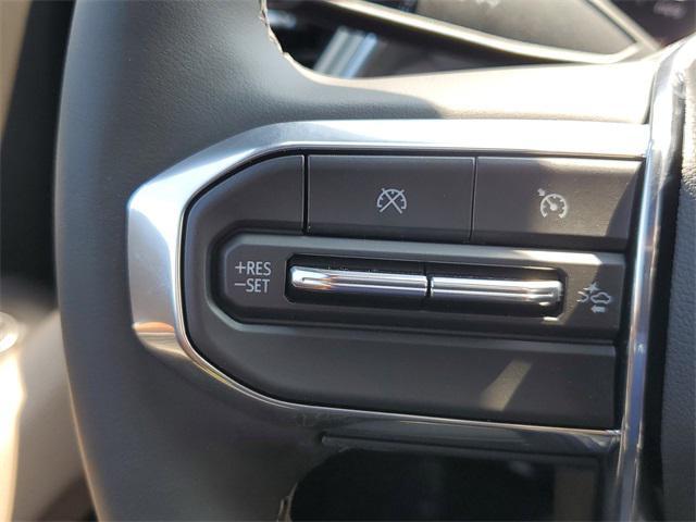 Photo of 2025 Summit White GMC Canyon