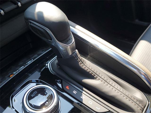 Photo of 2025 Summit White GMC Canyon