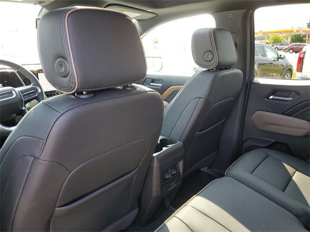 Photo of 2025 Summit White GMC Canyon